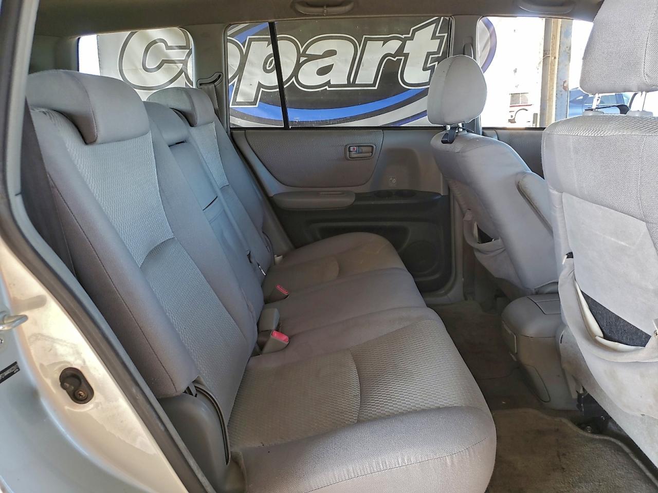 2004 TOYOTA HIGHLANDER BASE photo 10