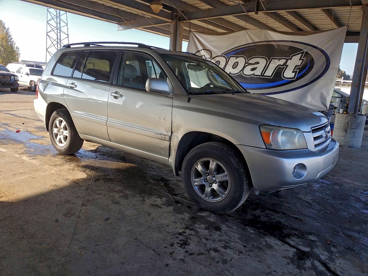 2004 TOYOTA HIGHLANDER BASE photo 4