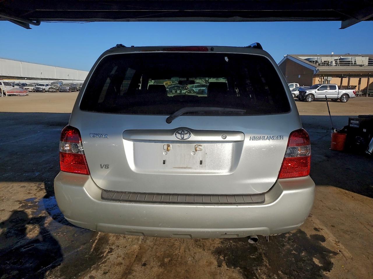 2004 TOYOTA HIGHLANDER BASE photo 6