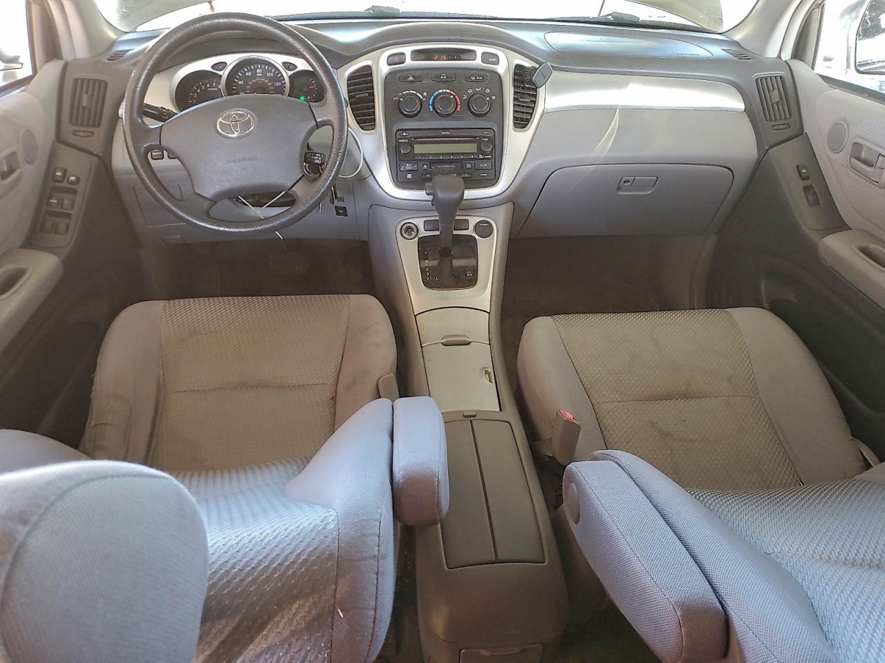2004 TOYOTA HIGHLANDER BASE photo 8