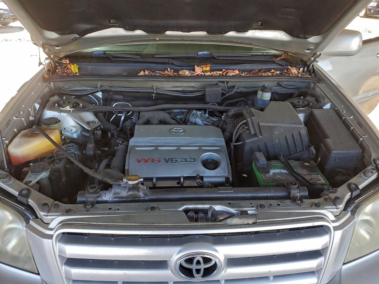 2004 TOYOTA HIGHLANDER BASE photo 11