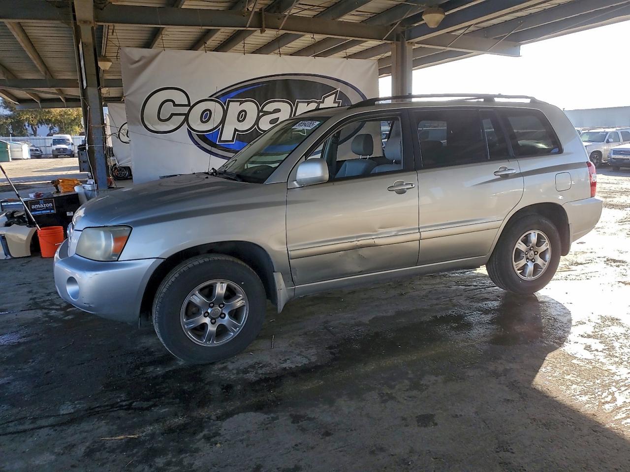 2004 TOYOTA HIGHLANDER