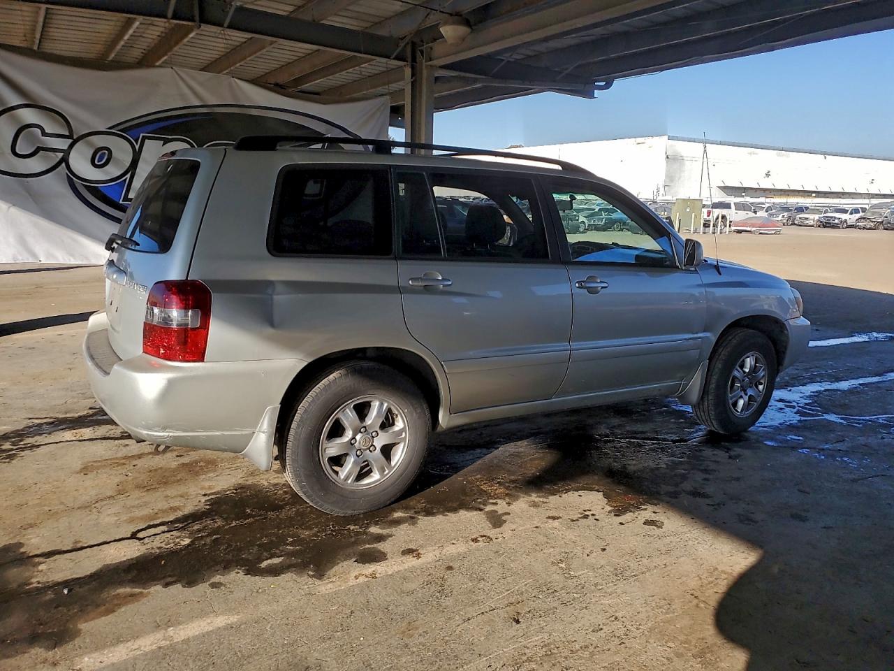 2004 TOYOTA HIGHLANDER BASE photo 3