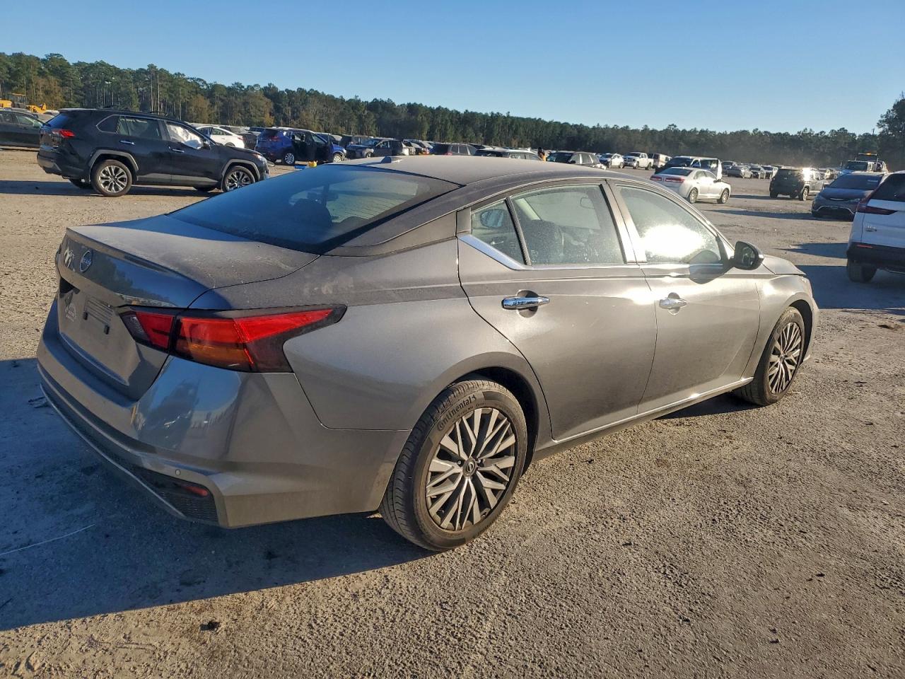 2025 NISSAN ALTIMA SV photo 3