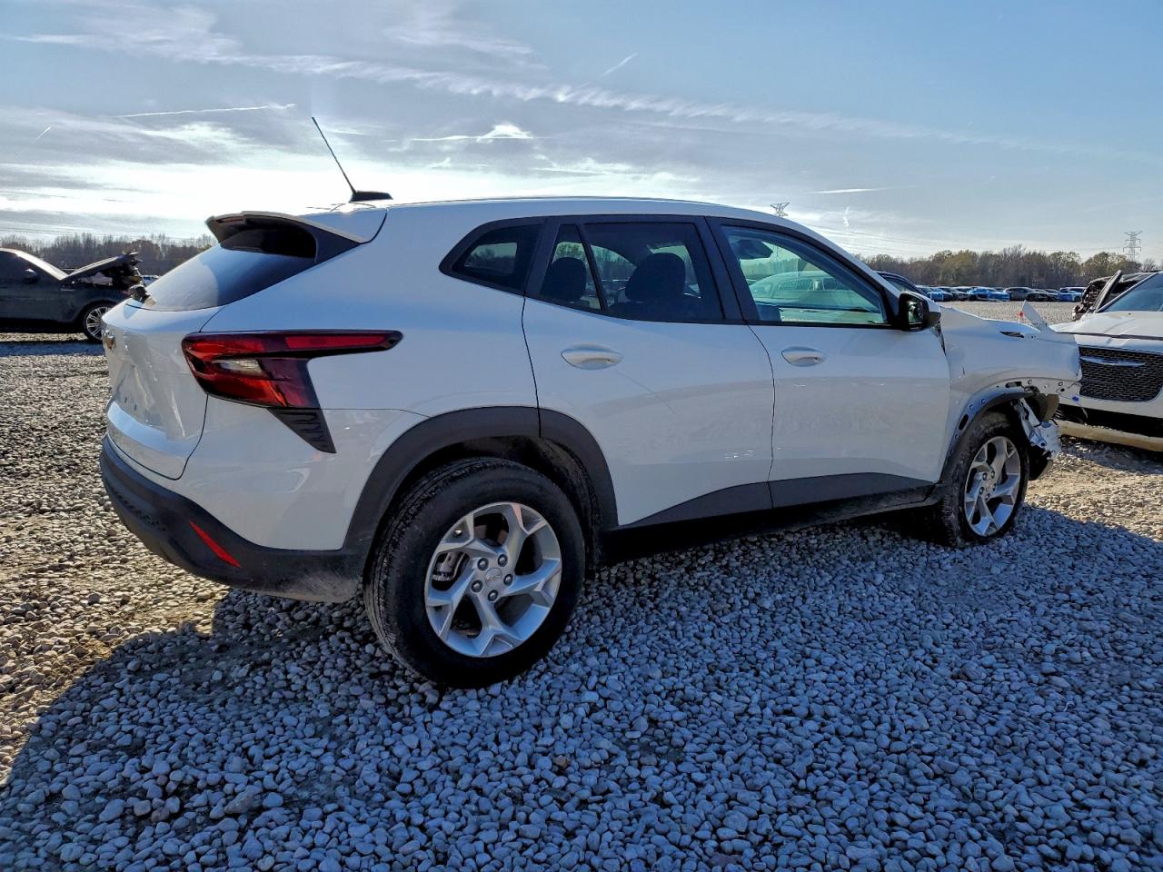 2025 CHEVROLET TRAX LS photo 3