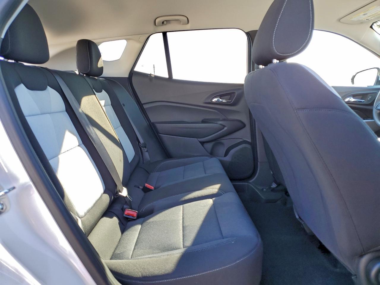 2025 CHEVROLET TRAX LS photo 11