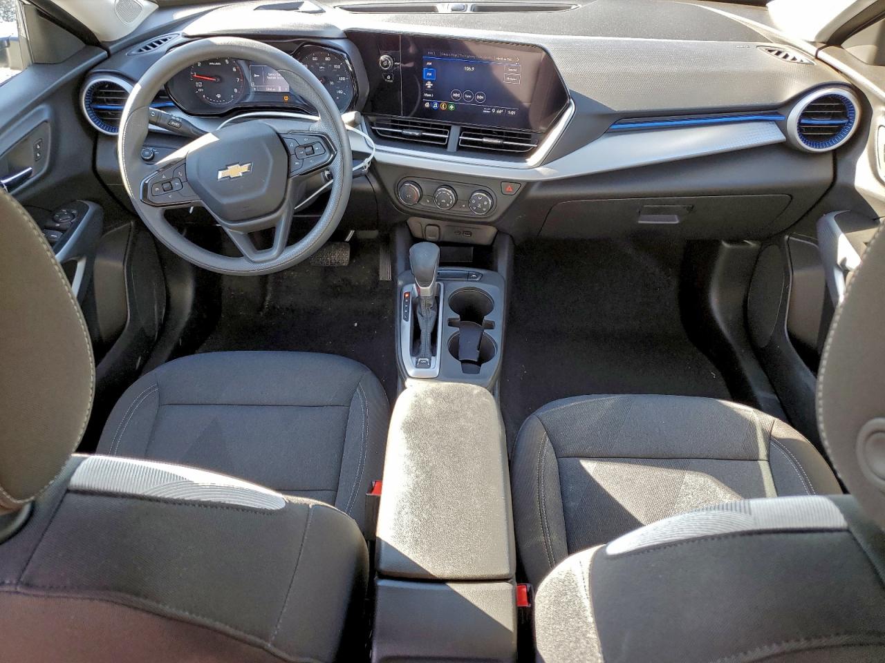 2025 CHEVROLET TRAX LS photo 8