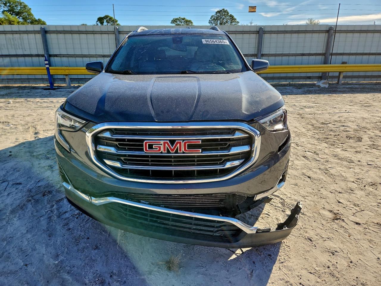 2019 GMC TERRAIN SLT photo 5