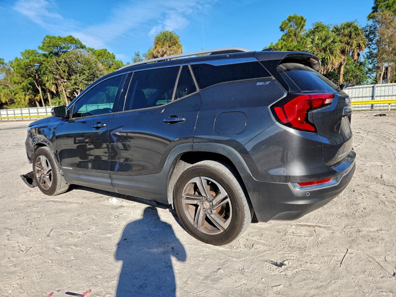 2019 GMC TERRAIN SLT photo 2