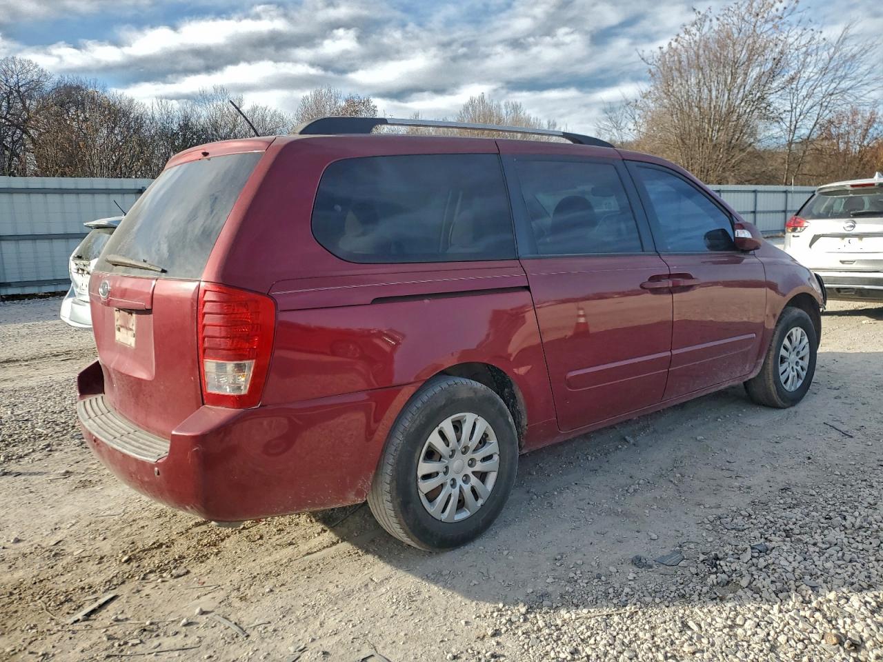 2011 KIA SEDONA LX photo 3