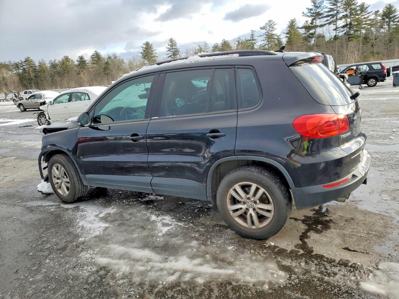2017 VOLKSWAGEN TIGUAN S photo 2