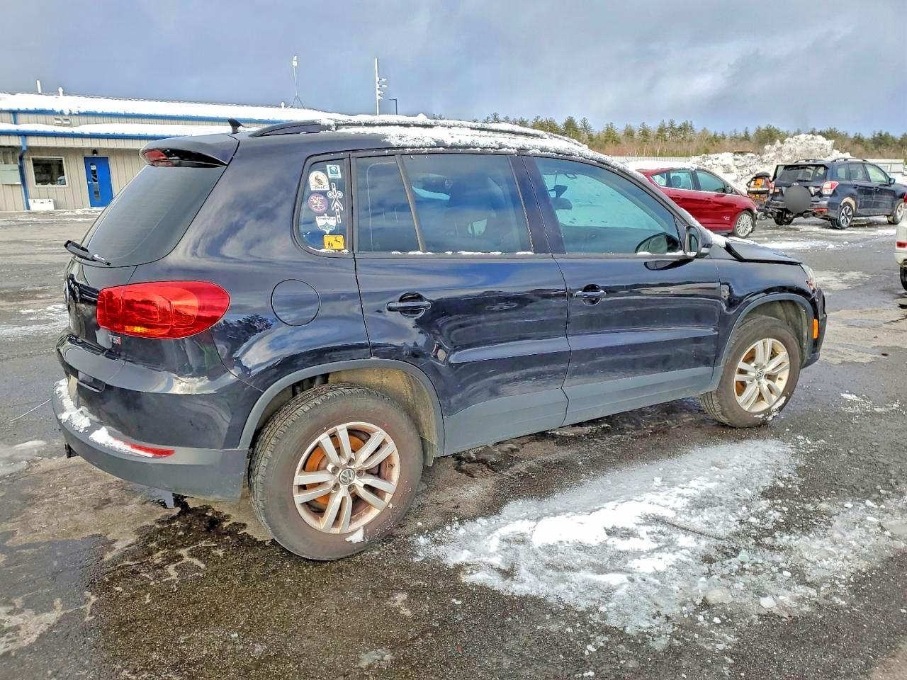 2017 VOLKSWAGEN TIGUAN S photo 3