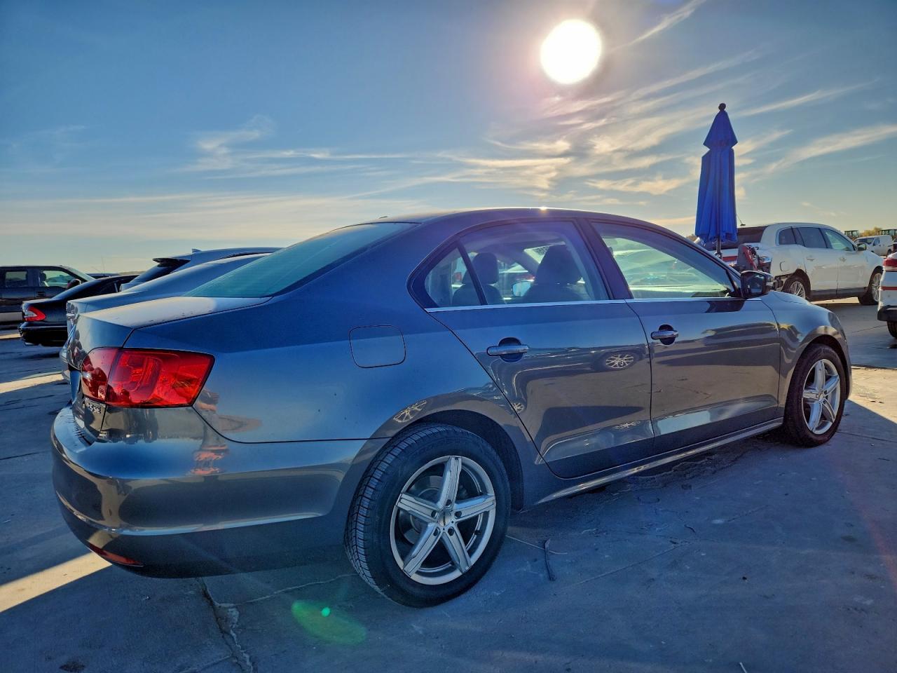 2013 VOLKSWAGEN JETTA SE photo 3