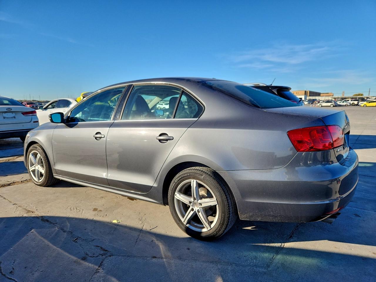 2013 VOLKSWAGEN JETTA SE photo 2