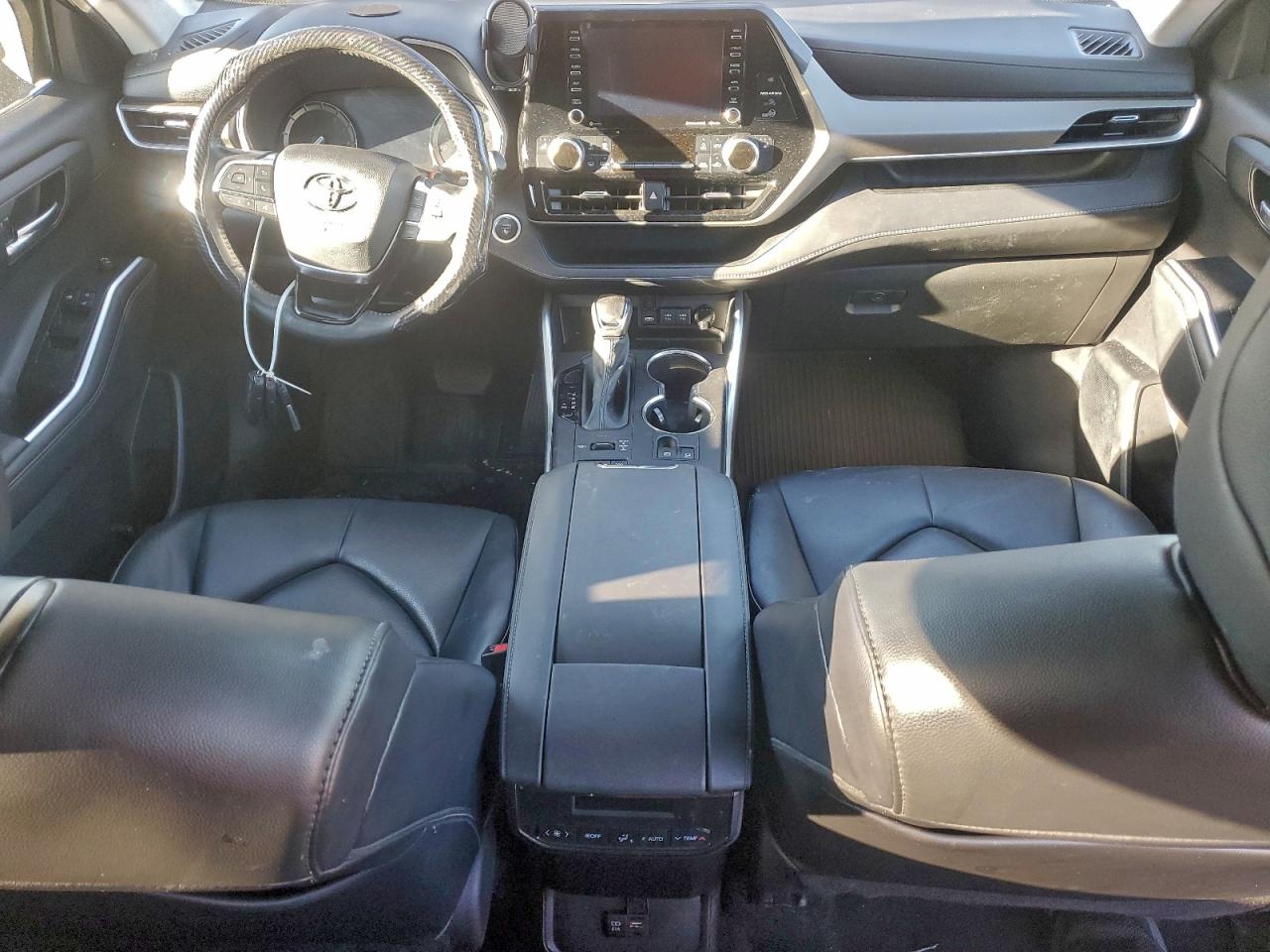 2021 TOYOTA HIGHLANDER XLE photo 15
