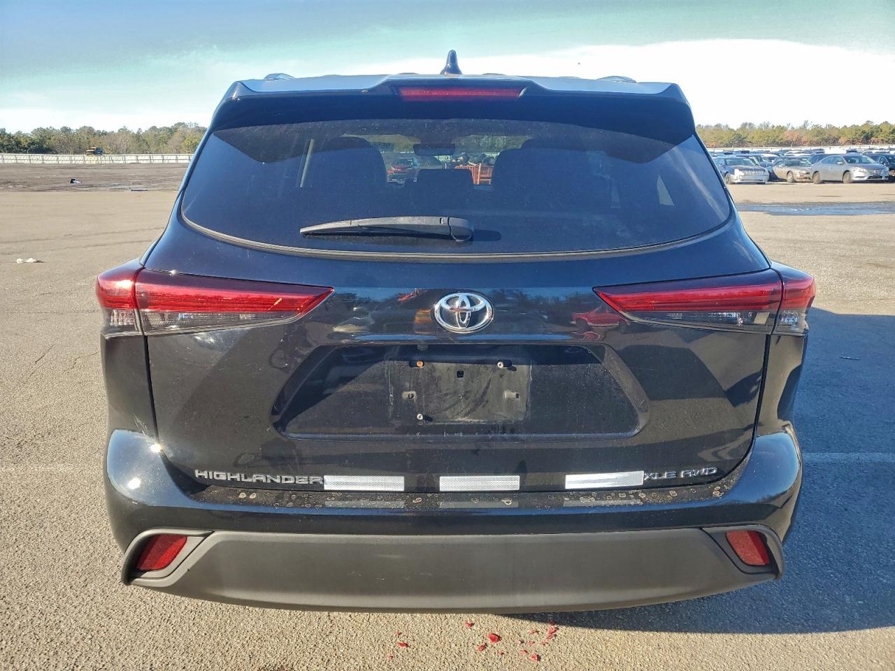 2021 TOYOTA HIGHLANDER XLE photo 11