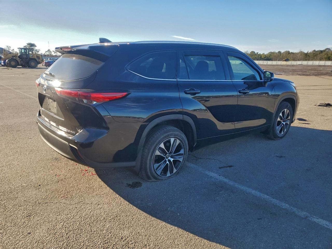 2021 TOYOTA HIGHLANDER XLE photo 5