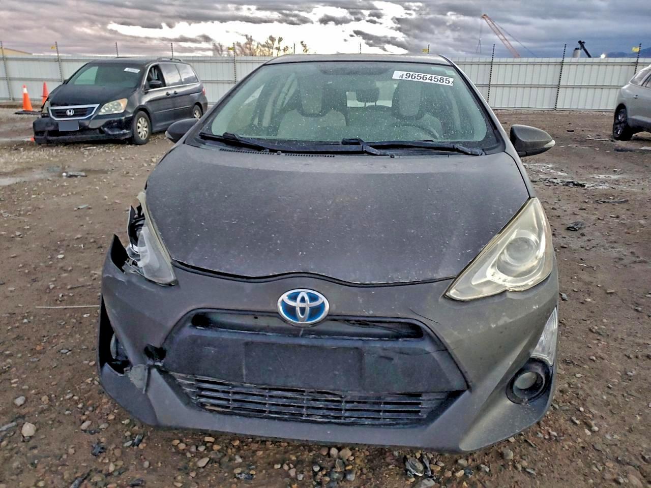 2016 TOYOTA PRIUS C photo 5