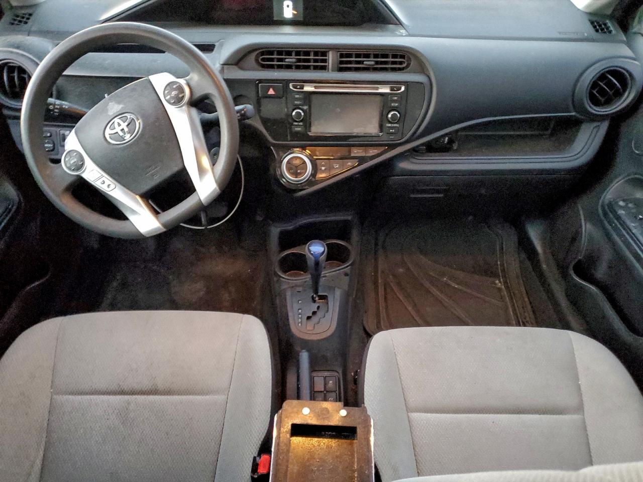 2016 TOYOTA PRIUS C photo 8