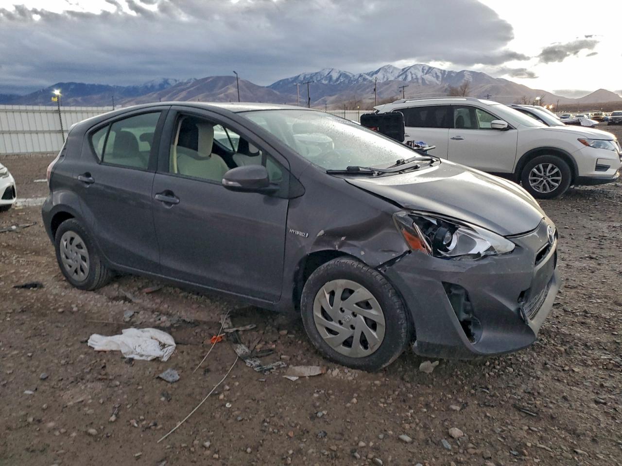 2016 TOYOTA PRIUS C photo 4