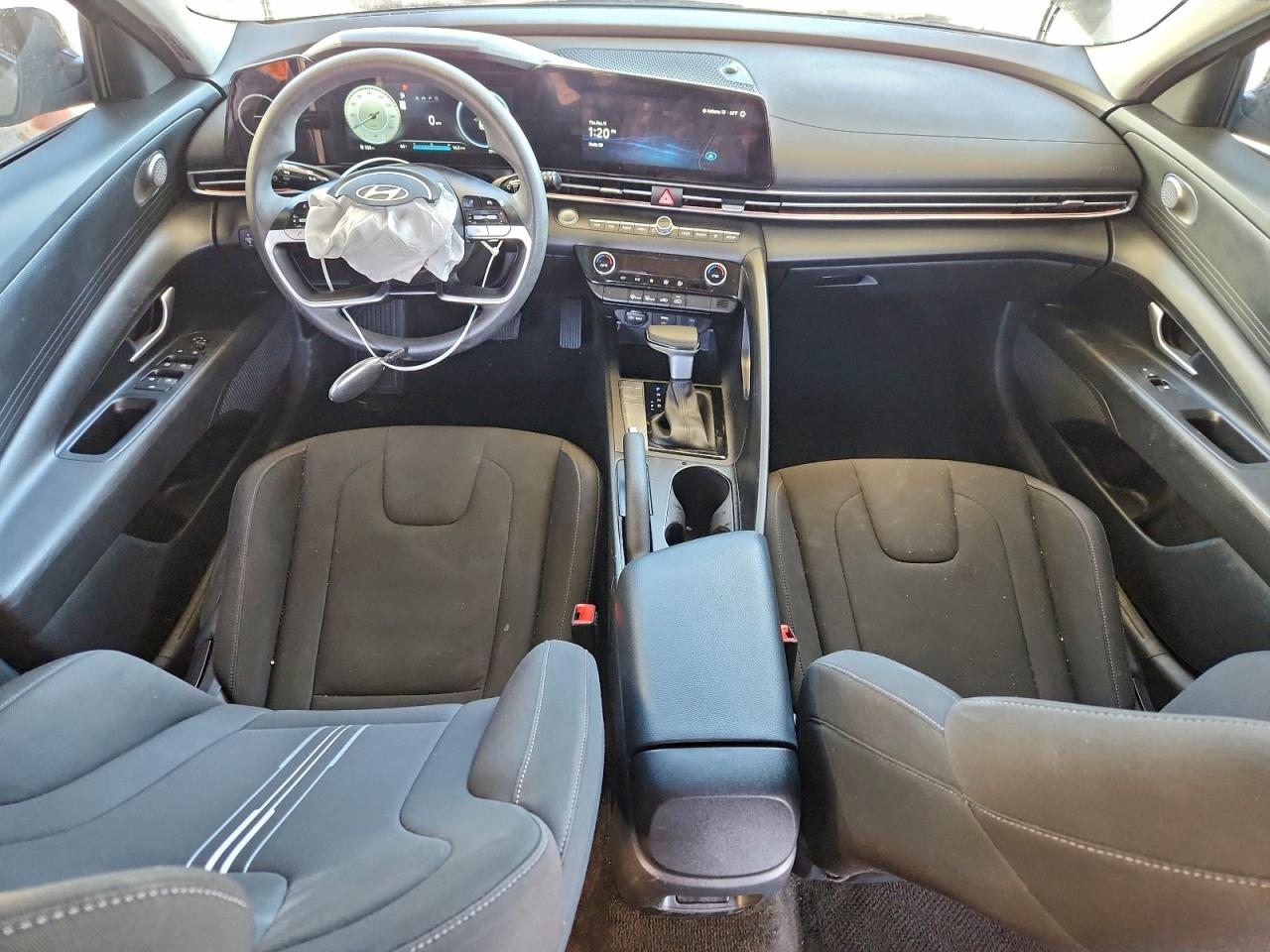 2024 HYUNDAI ELANTRA SEL photo 8