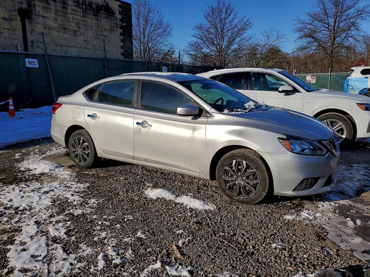 2019 NISSAN SENTRA S photo 4