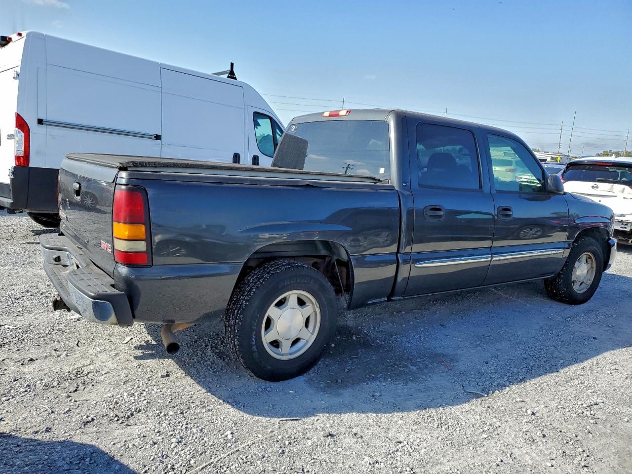 2004 GMC NEW SIERRA C1500 photo 3