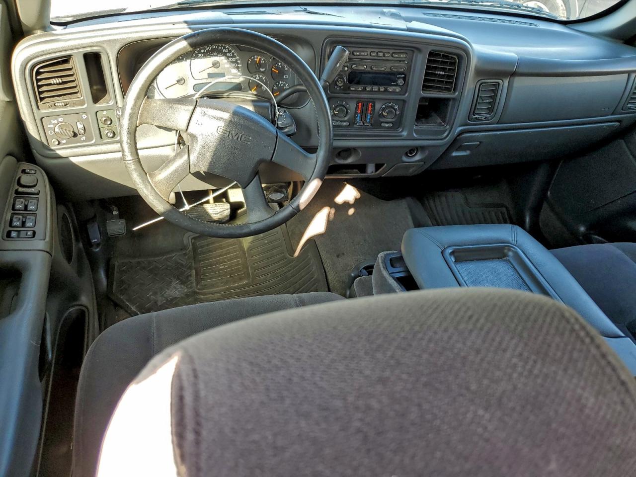 2004 GMC NEW SIERRA C1500 photo 8