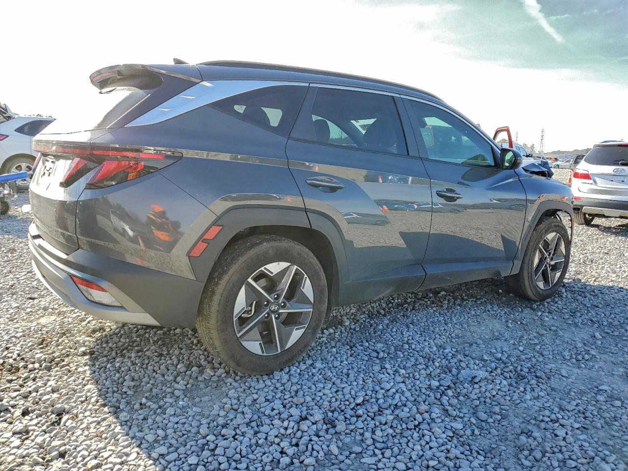 2025 HYUNDAI TUCSON SEL photo 3