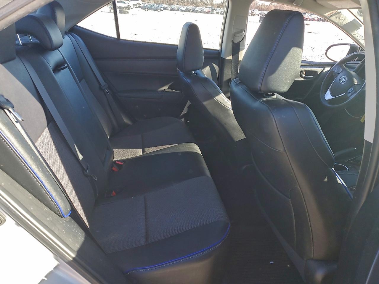 2019 TOYOTA COROLLA L photo 10
