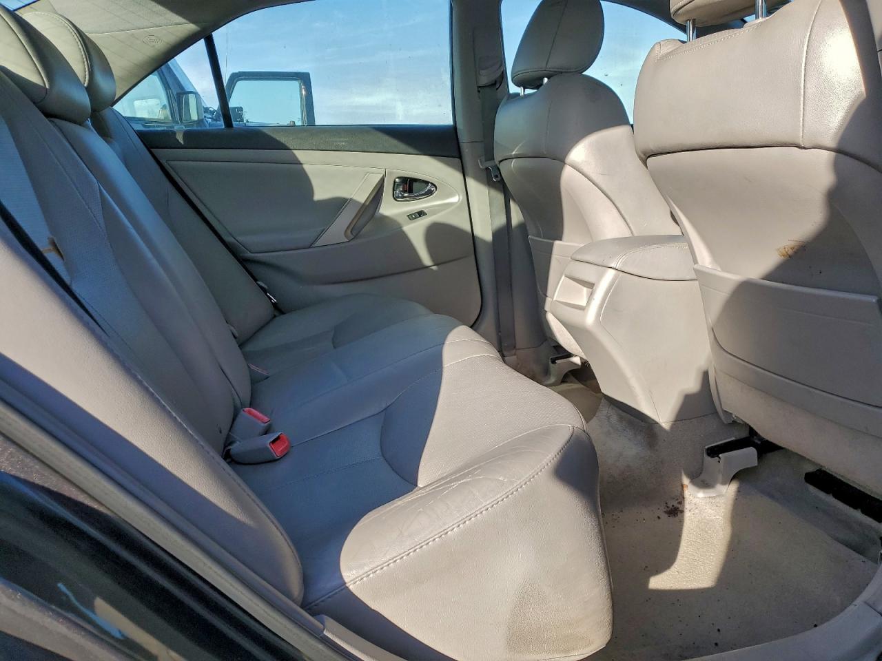2011 TOYOTA CAMRY BASE photo 10