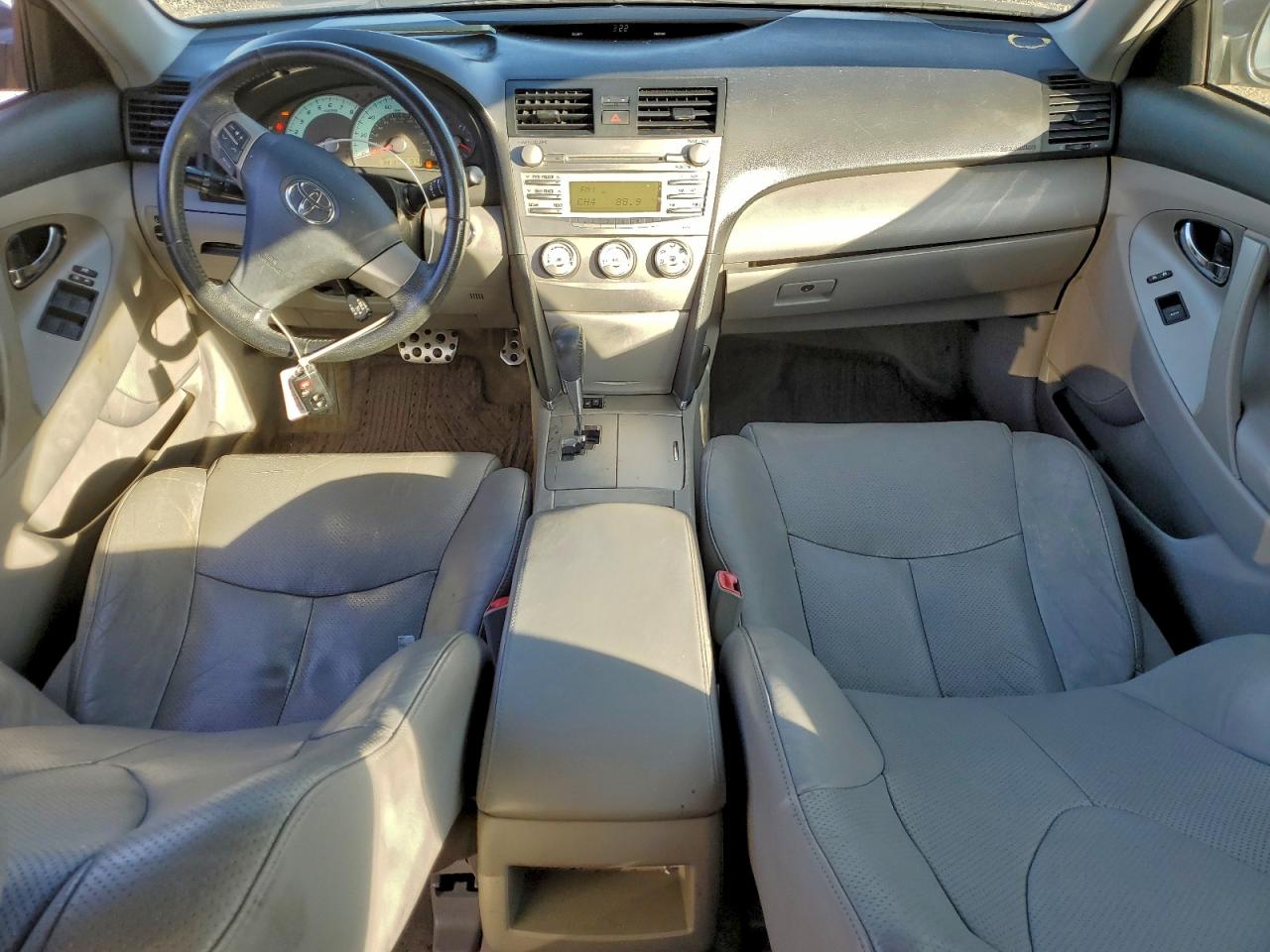 2011 TOYOTA CAMRY BASE photo 8