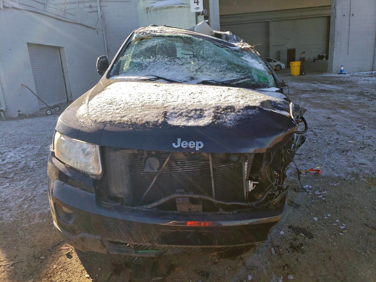 2012 JEEP GRAND CHEROKEE LAREDO photo 5