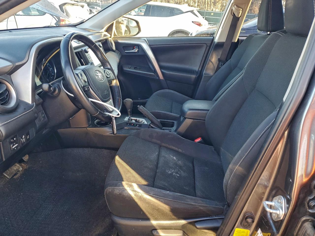 2017 TOYOTA RAV4 HV LE photo 7