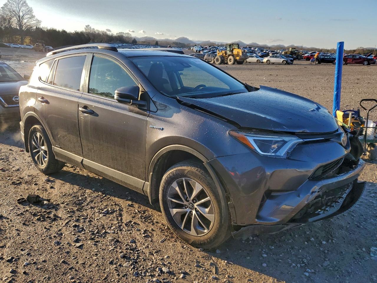 2017 TOYOTA RAV4 HV LE photo 4