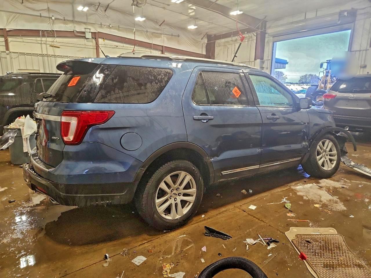 2018 FORD EXPLORER XLT photo 3