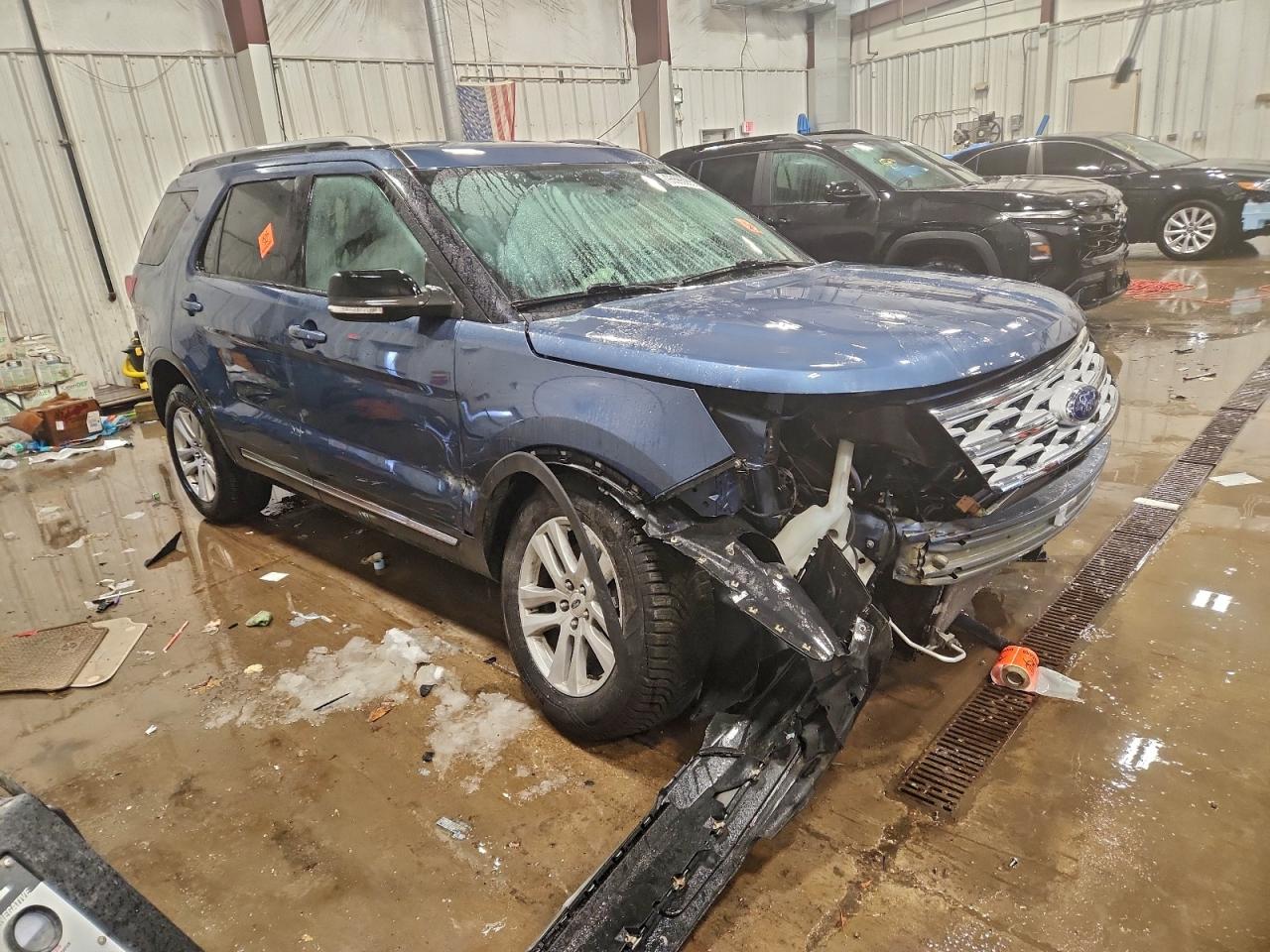 2018 FORD EXPLORER XLT photo 4