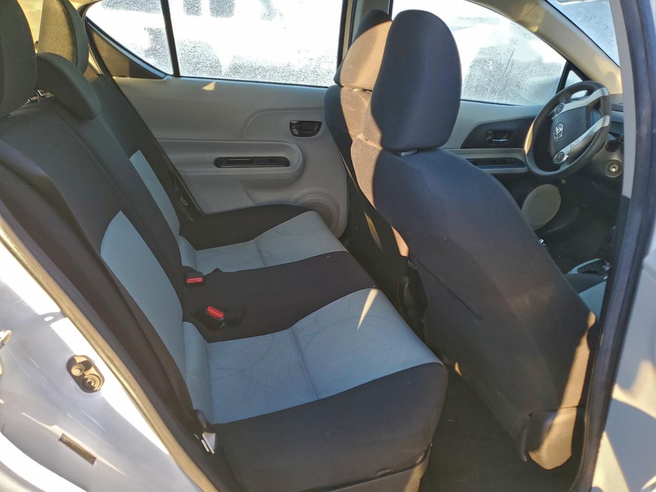2013 TOYOTA PRIUS C photo 10
