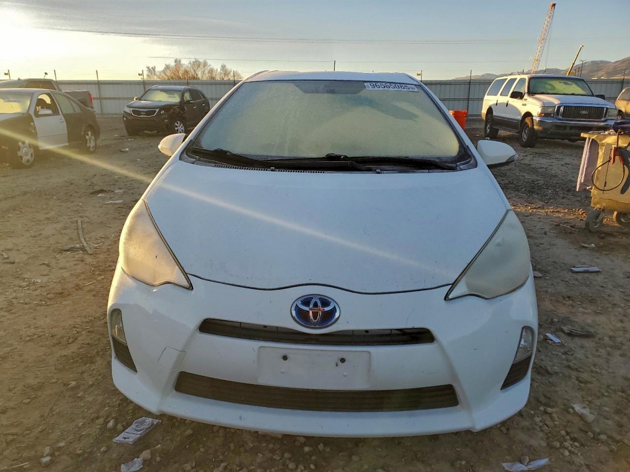 2013 TOYOTA PRIUS C photo 5