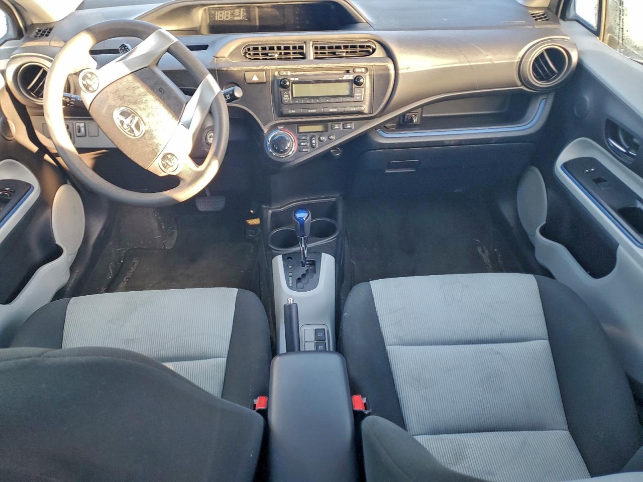 2013 TOYOTA PRIUS C photo 8