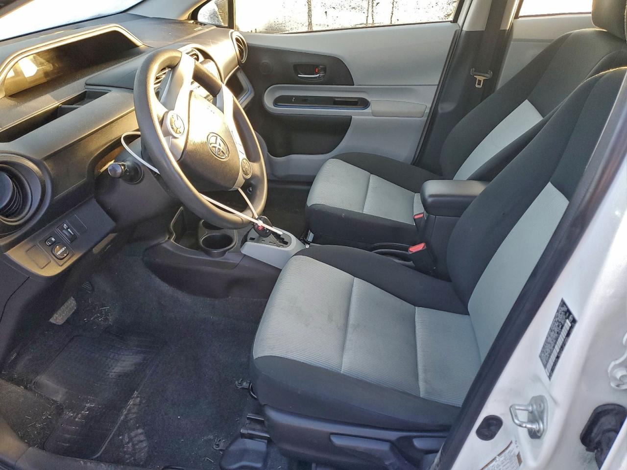 2013 TOYOTA PRIUS C photo 7