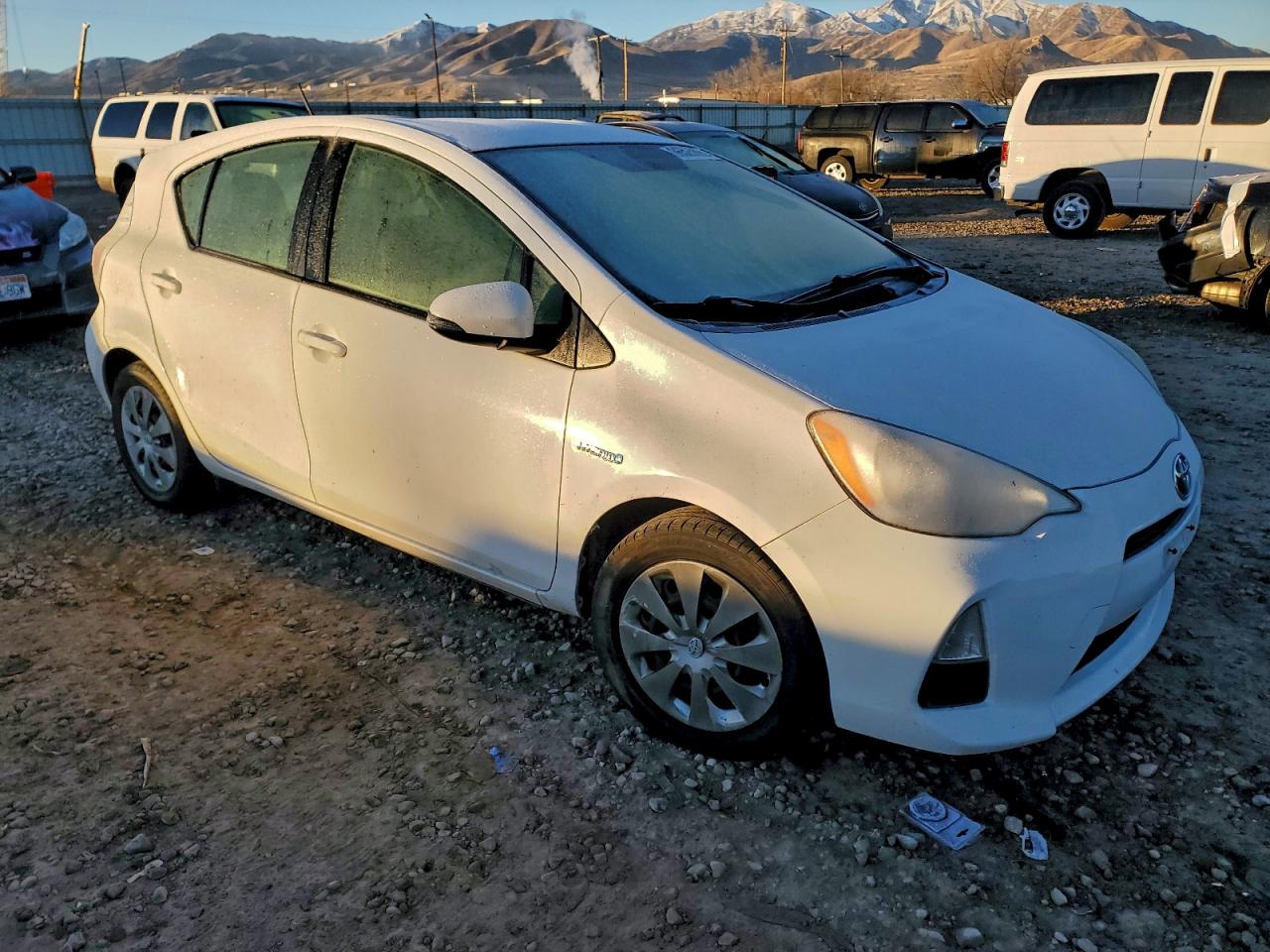 2013 TOYOTA PRIUS C photo 4