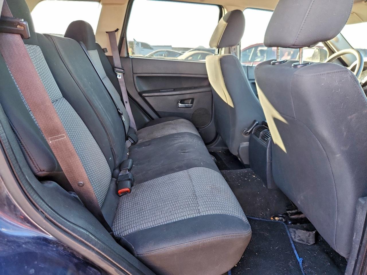 2010 JEEP GRAND CHEROKEE LAREDO photo 11