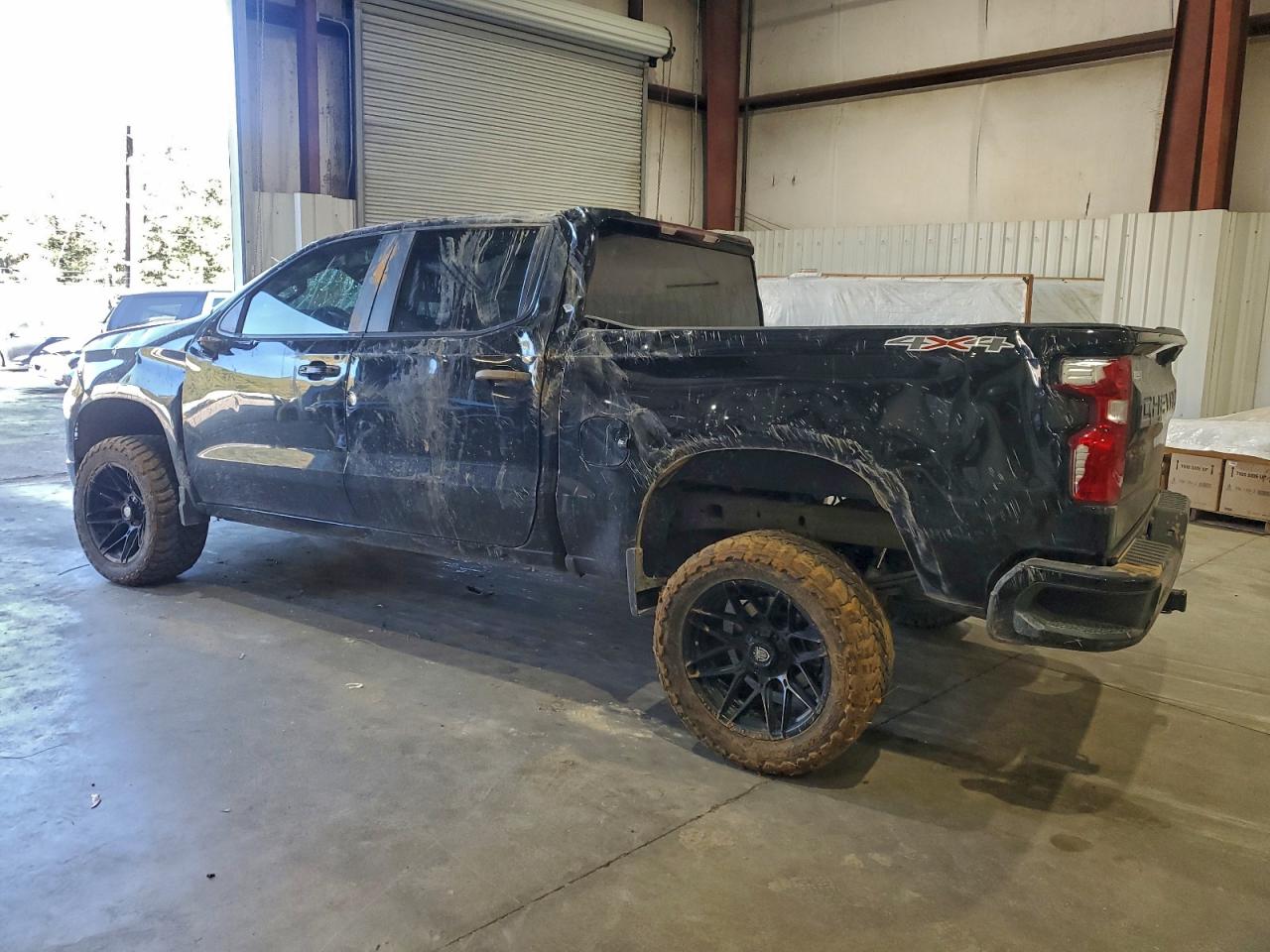 2023 CHEVROLET SILVERADO K1500 CUSTOM photo 2
