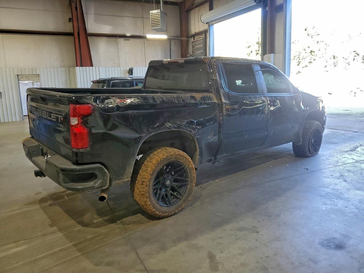 2023 CHEVROLET SILVERADO K1500 CUSTOM photo 3