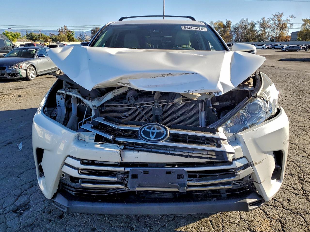 2019 TOYOTA HIGHLANDER LE photo 5