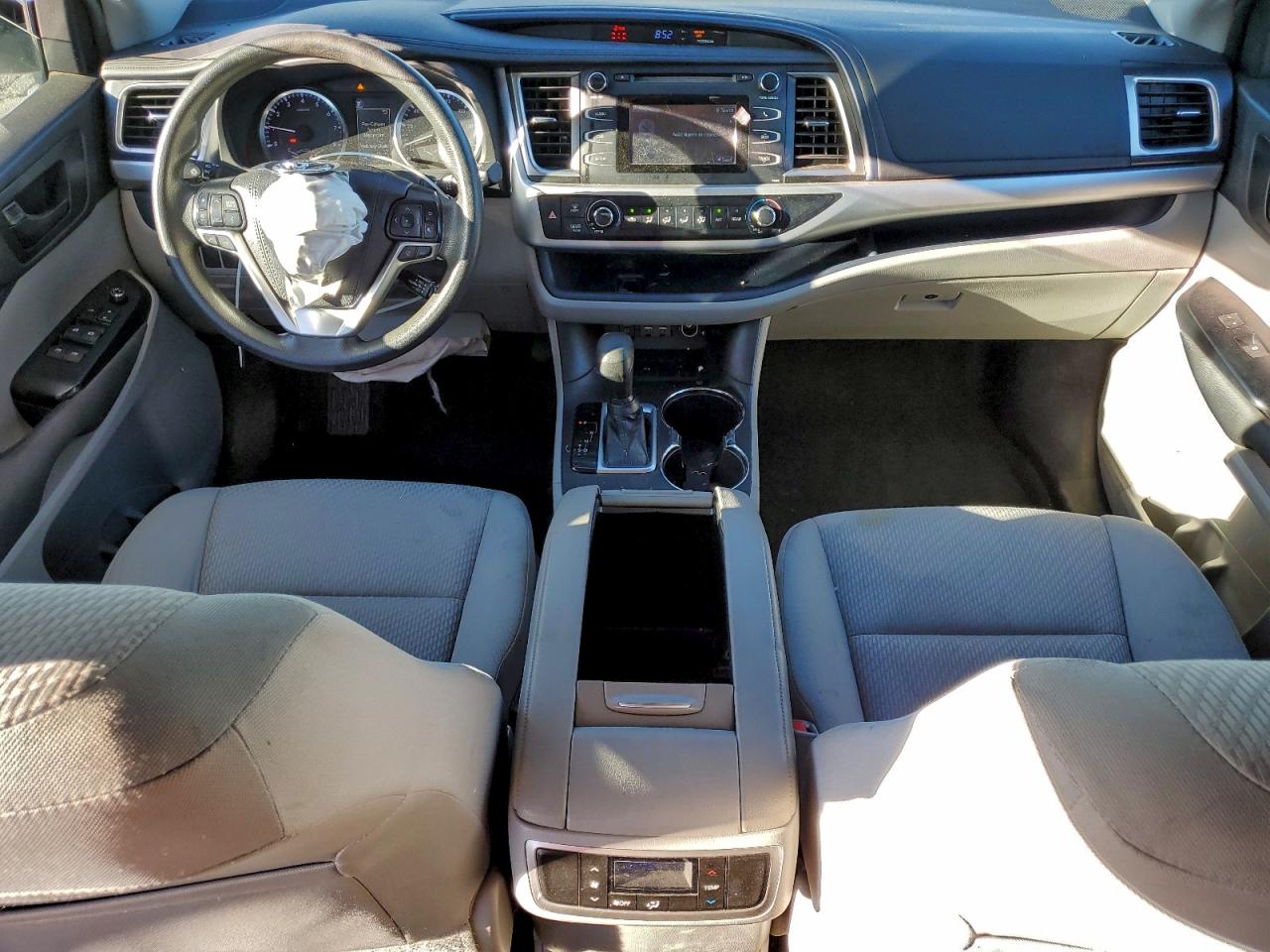 2019 TOYOTA HIGHLANDER LE photo 8