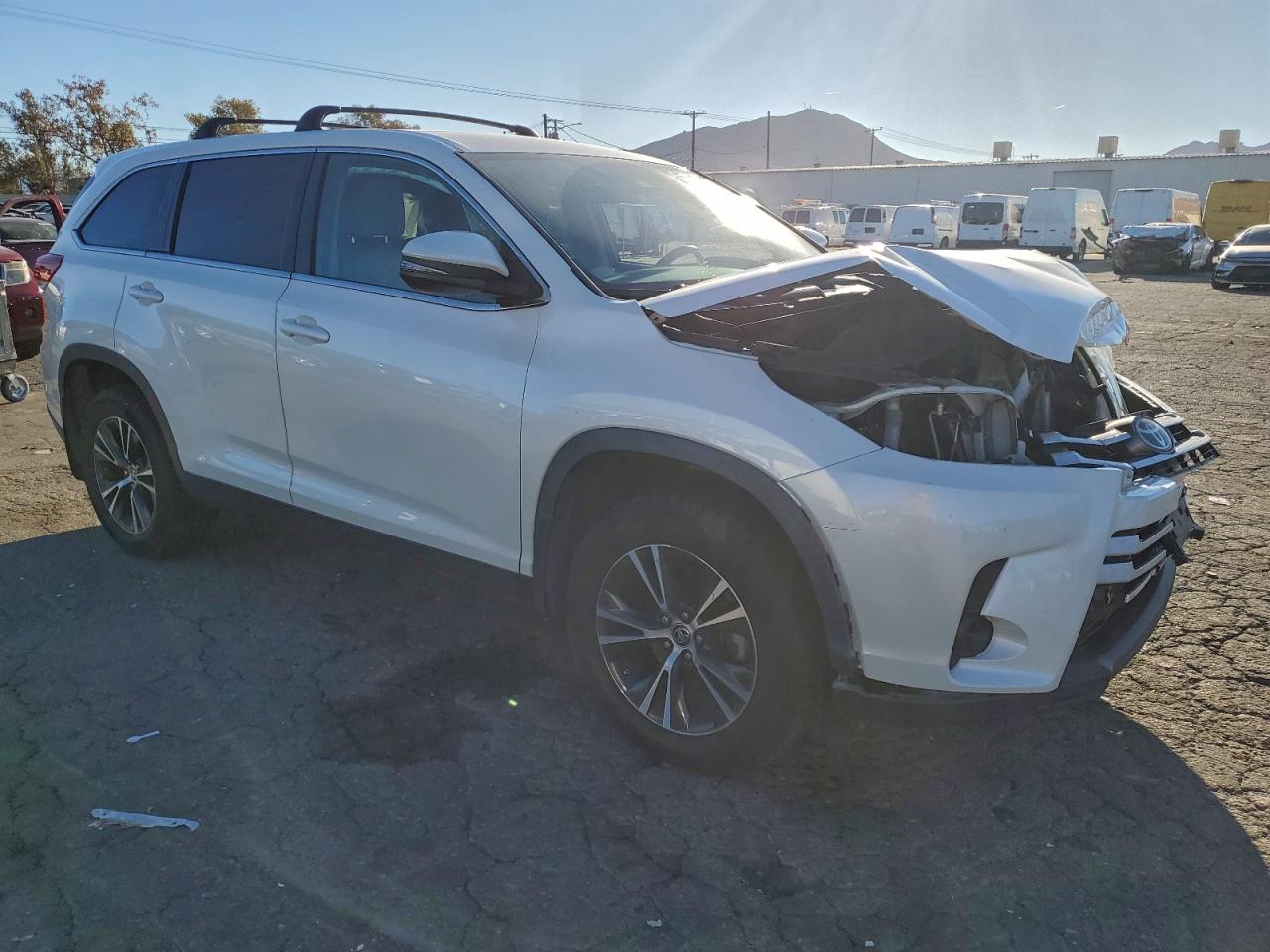 2019 TOYOTA HIGHLANDER LE photo 4