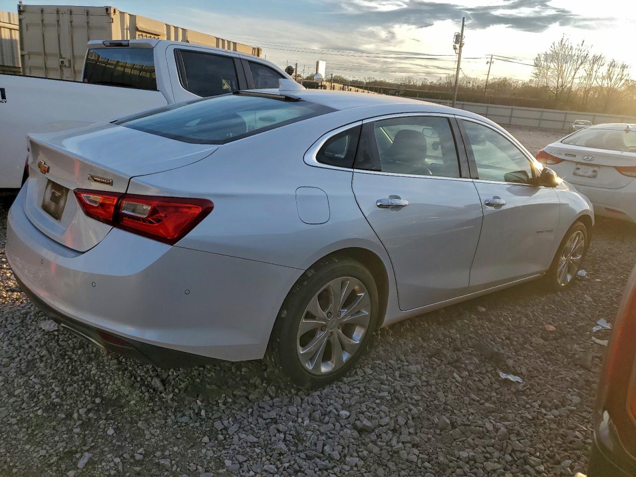 2017 CHEVROLET MALIBU PREMIER photo 3
