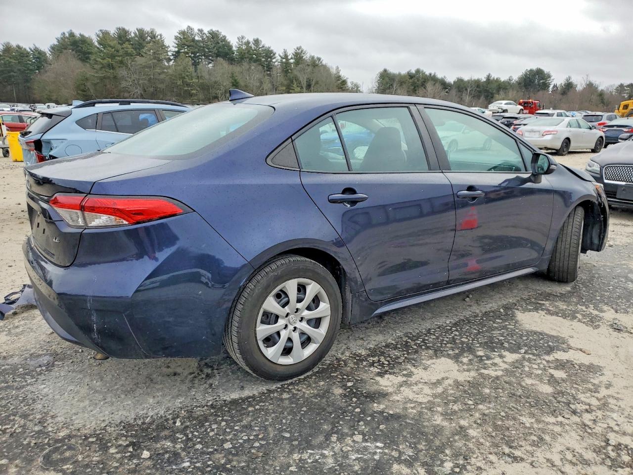 2021 TOYOTA COROLLA LE photo 3